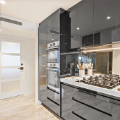 Фартук из цельного зеркала толщиной 6мм с полировкой. От 3300 рублей/кв.м.