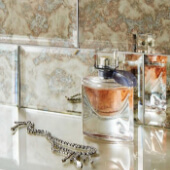 Экран из состаренного зеркала толщиной 4мм с фацетом 10мм. От 15000 рублей/кв.м.