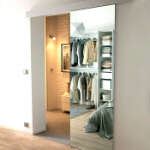 Дверь из зеркального триплекса с закрытой раздвижной системой. От 41700 рублей/шт.